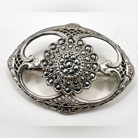 Vintage Elegant Silver Tone Marcasite Brooch - Picture 1 of 2
